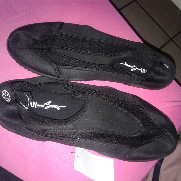 Black Water Shoes - Picture 4 of 4